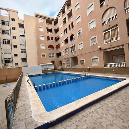 Cozy Apartment 5 Mins To Beach Torrevieja Exterior foto