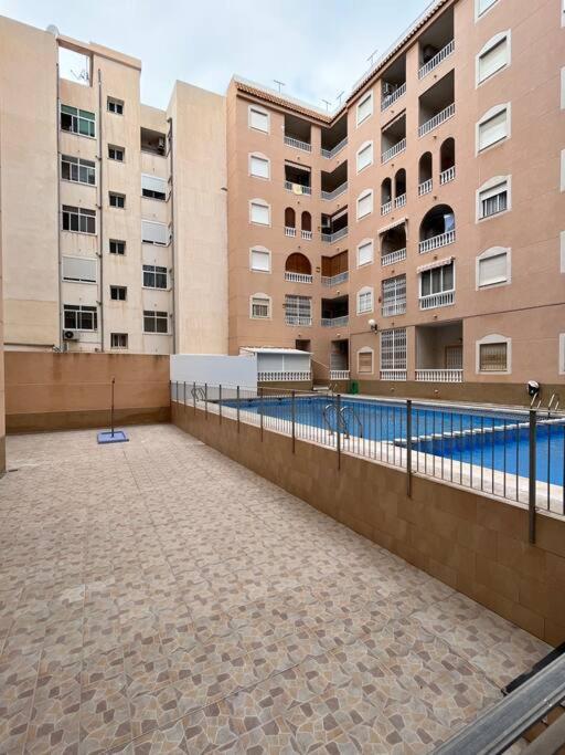 Cozy Apartment 5 Mins To Beach Torrevieja Exterior foto