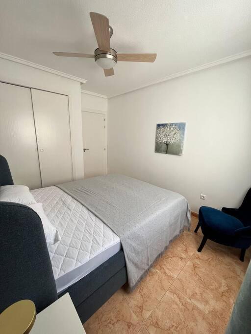 Cozy Apartment 5 Mins To Beach Torrevieja Exterior foto